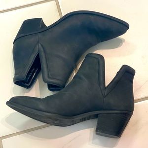 AMERICAN EAGLE black bootie